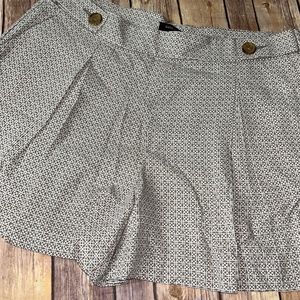 NWT Banana Republic Flared/Pleated Design Shorts, Size 10